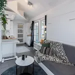 La Terrasse, Vue Sur Les Toits De *