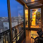 La Terrasse, Vue Sur Les Toits De