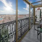 La Terrasse, Vue Sur Les Toits De