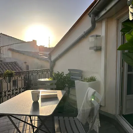 La Terrasse, Vue Sur Les Toits De *